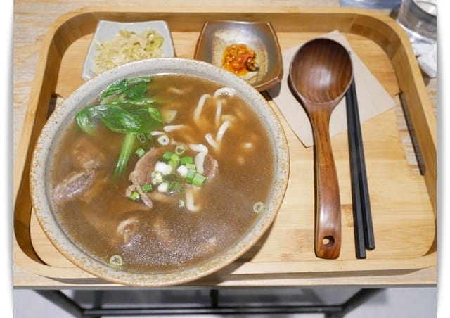 好文青「老宋咖啡Thesungcafe」有賣咖啡也有賣油飯。