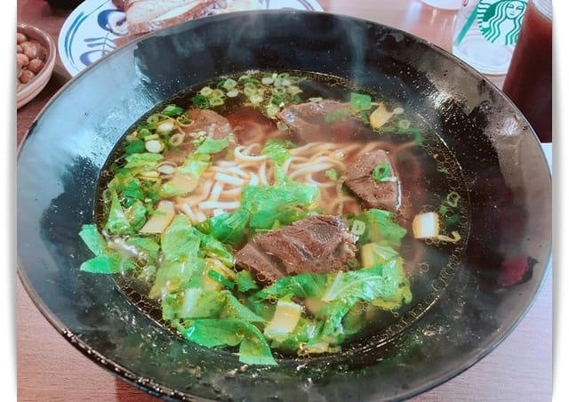 老店新品牌「美華麵食Mei-Hua noodles」好美的麵店。