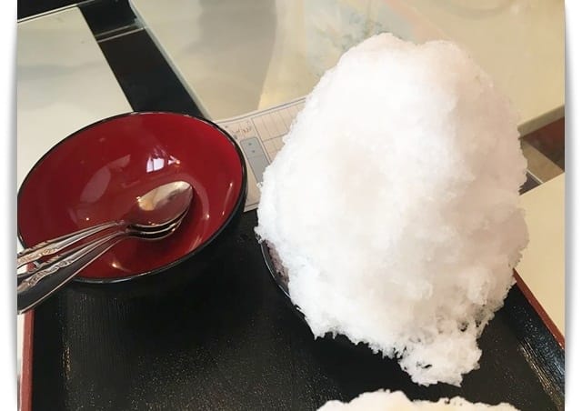 2017年沖繩親子遊 ♡ 可愛白熊冰「丸三冷物店」復古老冰店。