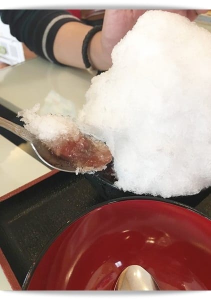 2017年沖繩親子遊 ♡ 可愛白熊冰「丸三冷物店」復古老冰店。