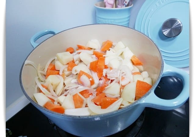 [Baby Food] 一歲就能吃「CANYON咖哩雞肉飯」好開胃 ♪