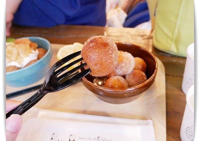 2017年沖繩親子遊 ♡ 球形甜甜圈「Ball Donut Park」一顆一顆好好吃。