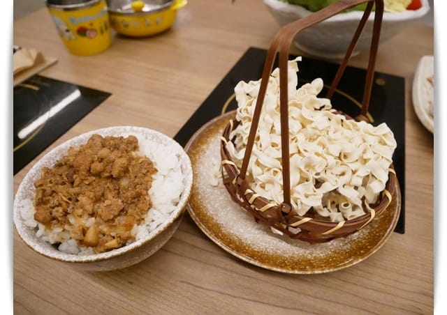 天冷來補一下「德記中藥火鍋-台南總店」中藥入鍋 ❤