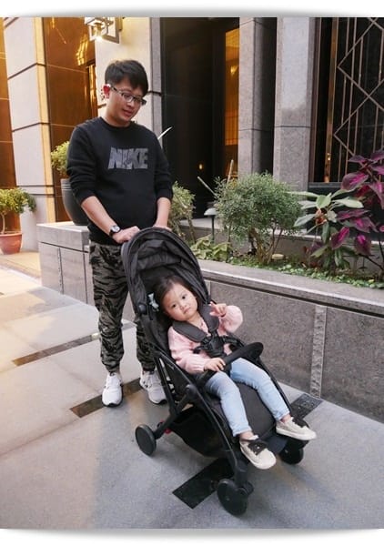 收放自如「unilove Slight歐系輕便推車」嫩嬰老嬰都能一起用 ♡