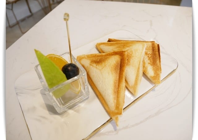「Candit康荻新食」好韓系的手搖飲料店，迷你球池好可愛 ♡