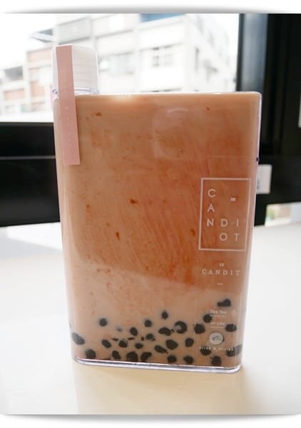 「Candit康荻新食」好韓系的手搖飲料店，迷你球池好可愛 ♡