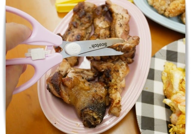 安全可拆「3M Scotch寶寶食物剪刀」小孩吃飯的好幫手 ♪