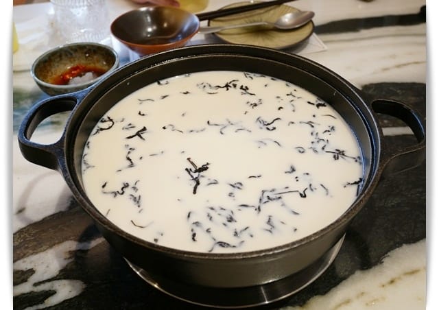好文青「大好冷藏熟成肉火鍋專門」特別的奶茶火鍋，好吃到想加珍珠 ♡