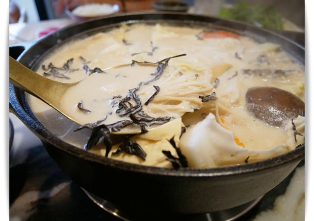 好文青「大好冷藏熟成肉火鍋專門」特別的奶茶火鍋，好吃到想加珍珠 ♡