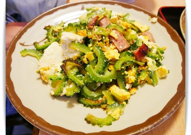 2018年沖繩親子遊 ♡ 24小時營業「沖繩料理店食事處MIKADO」道地家常味。