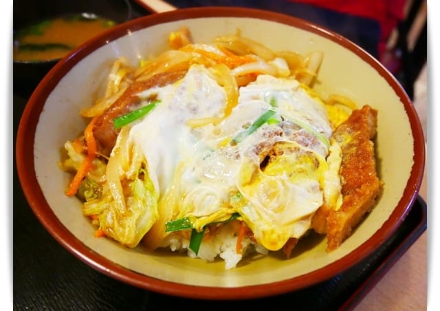 2018年沖繩親子遊 ♡ 24小時營業「沖繩料理店食事處MIKADO」道地家常味。