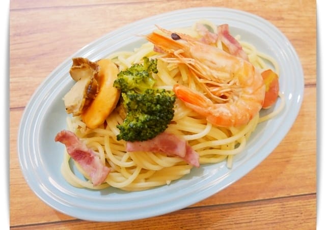 [My Little Kitchen] 一鍋到底「培根鮮蝦義大利麵」省事又好吃 ♪