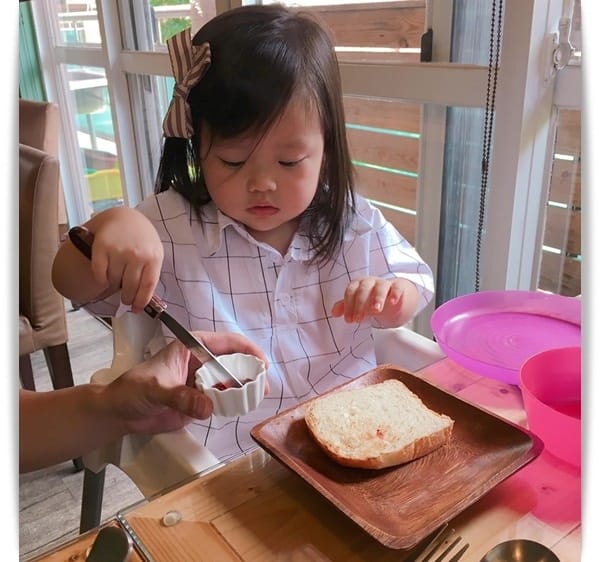「木上·角食」現烤吐司自己來，柔軟口感好喜歡 ♪