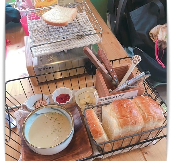 「木上·角食」現烤吐司自己來，柔軟口感好喜歡 ♪