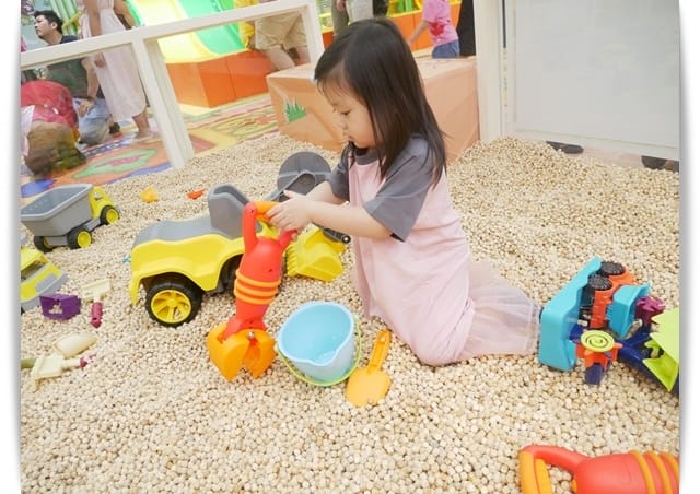 「高雄貝兒絲樂園-狂歡墨國主題館」小孩玩得好開心 ♡