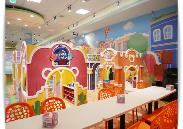 「高雄貝兒絲樂園-狂歡墨國主題館」小孩玩得好開心 ♡