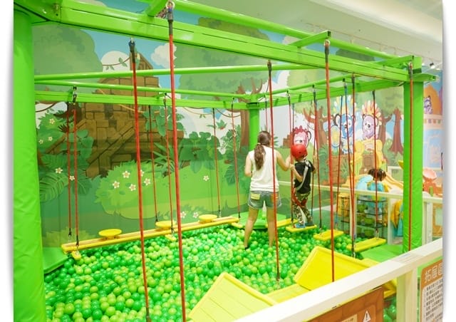 「高雄貝兒絲樂園-狂歡墨國主題館」小孩玩得好開心 ♡