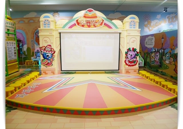「高雄貝兒絲樂園-狂歡墨國主題館」小孩玩得好開心 ♡
