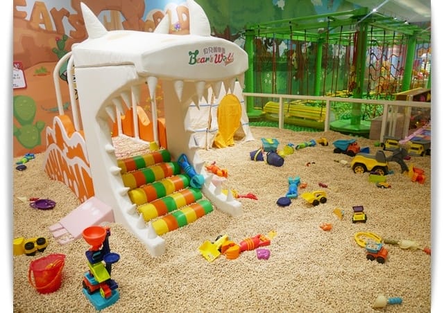 「高雄貝兒絲樂園-狂歡墨國主題館」小孩玩得好開心 ♡