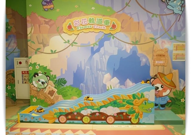「高雄貝兒絲樂園-狂歡墨國主題館」小孩玩得好開心 ♡