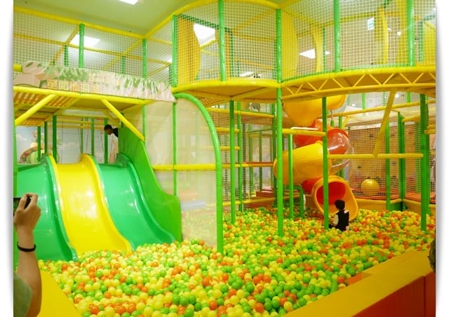 「高雄貝兒絲樂園-狂歡墨國主題館」小孩玩得好開心 ♡
