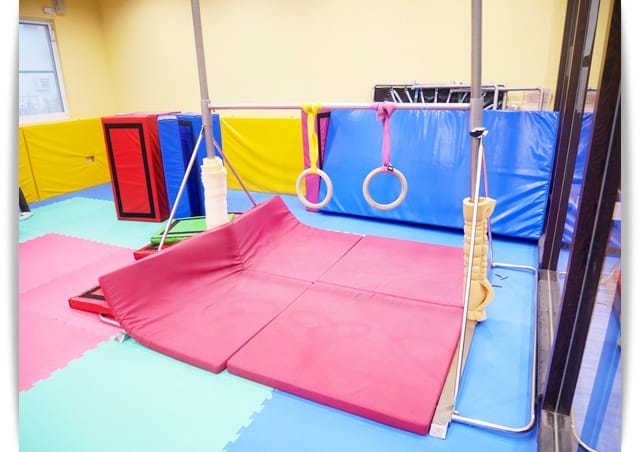 高雄「帕克運動學園」專業師資、多元化課程，親子體操動一動 ♪