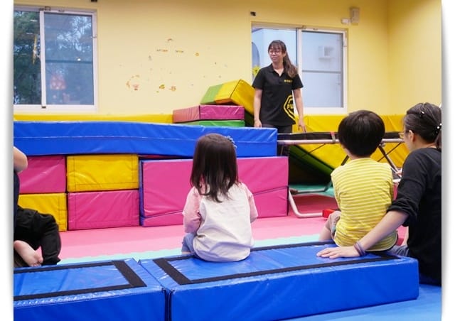 高雄「帕克運動學園」專業師資、多元化課程，親子體操動一動 ♪