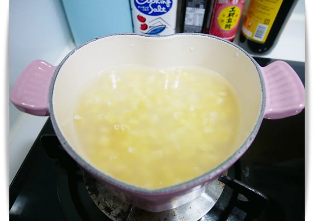 [Baby Food] 簡單做「玉米炊飯」搖身一變「玉米飯糰」♪