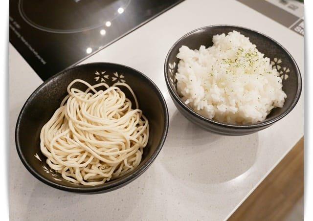 好美的「熾嗑手路私房火鍋」暖呼呼的麻油烏骨雞、燒酒雞。