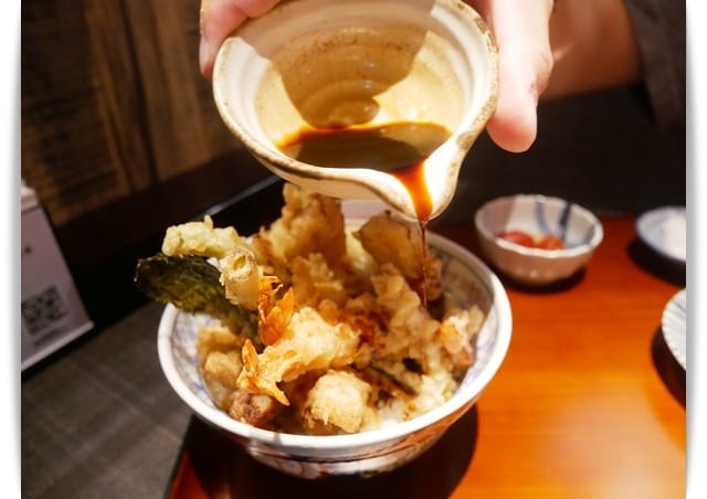 高雄「日本橋浜町酒食処-夢時代店」滿出來的天丼讓人大滿足 ♪