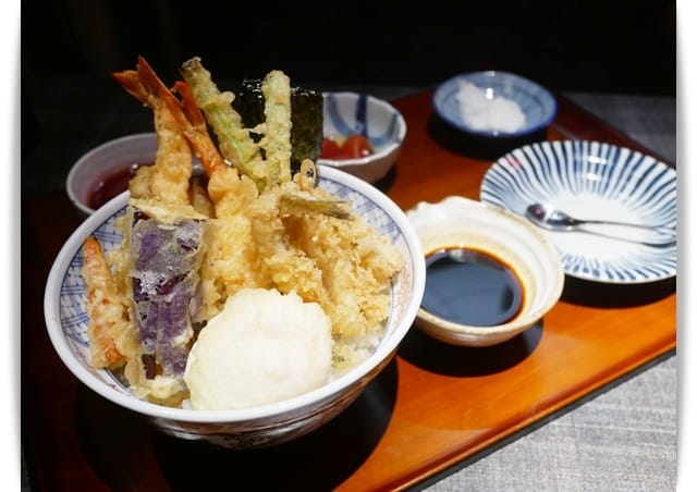高雄「日本橋浜町酒食処-夢時代店」滿出來的天丼讓人大滿足 ♪