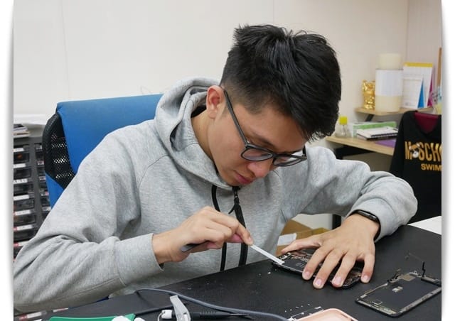 屏東「蘋果大聯盟」iphone手機維修、電池換新服務。