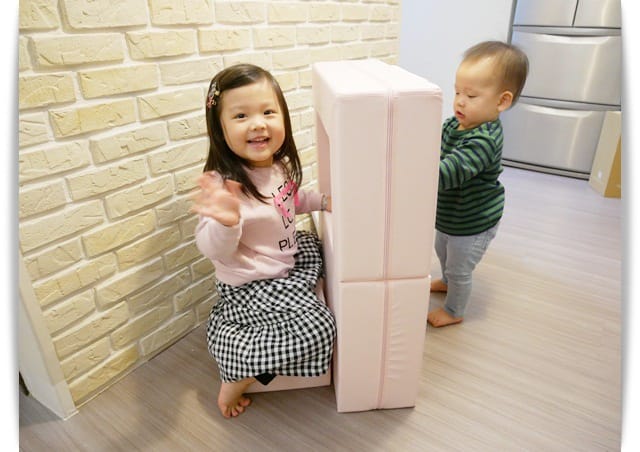 韓國「design skin 寶寶蛋糕沙發桌椅」多用途,好玩又實用。