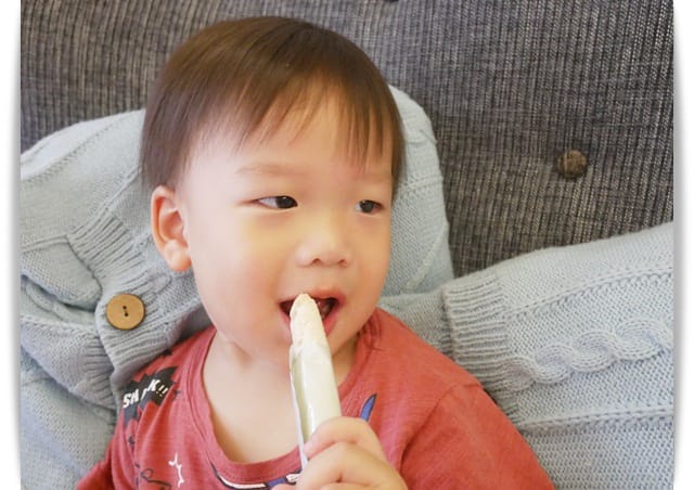 小孩吃