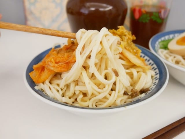 吃泡菜麵 吃泡菜麵