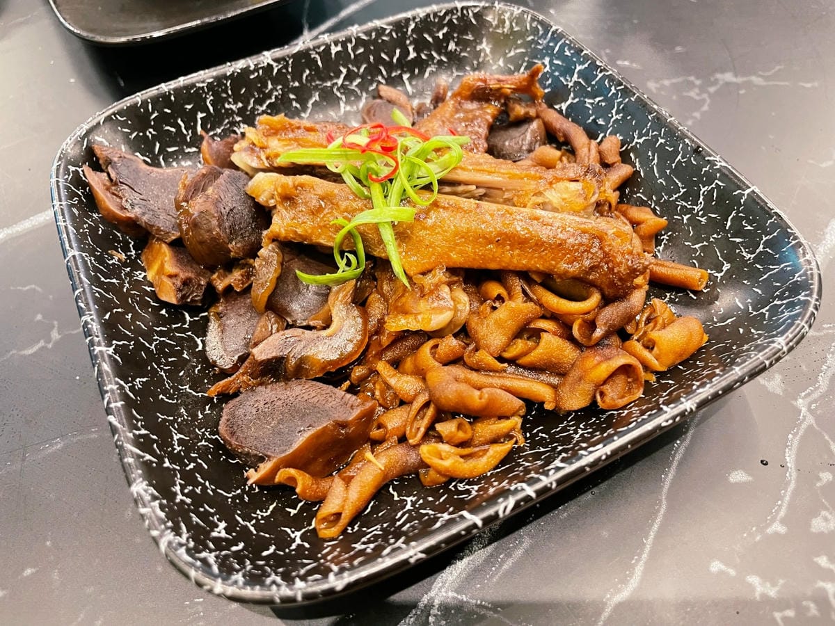 高雄巨蛋「享鴨裕誠店」中華料理好下飯。 高雄巨蛋「享鴨裕誠店」中華料理好下飯。