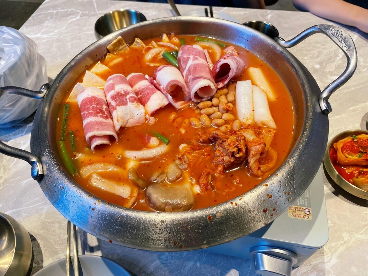 高雄巨蛋「初瓦韓式料理」王品與韓國大廚孫榮聯手新品牌!! 高雄巨蛋「初瓦韓式料理」王品與韓國大廚孫榮聯手新品牌!!