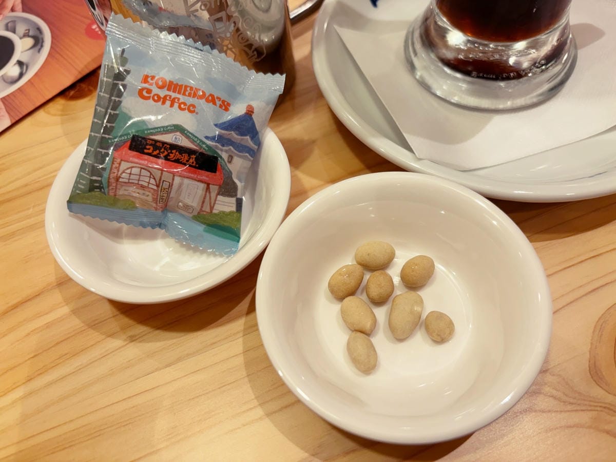 高雄美術館「Komeda's Coffee客美多咖啡」點飲料 高雄美術館「Komeda's Coffee客美多咖啡」點飲料