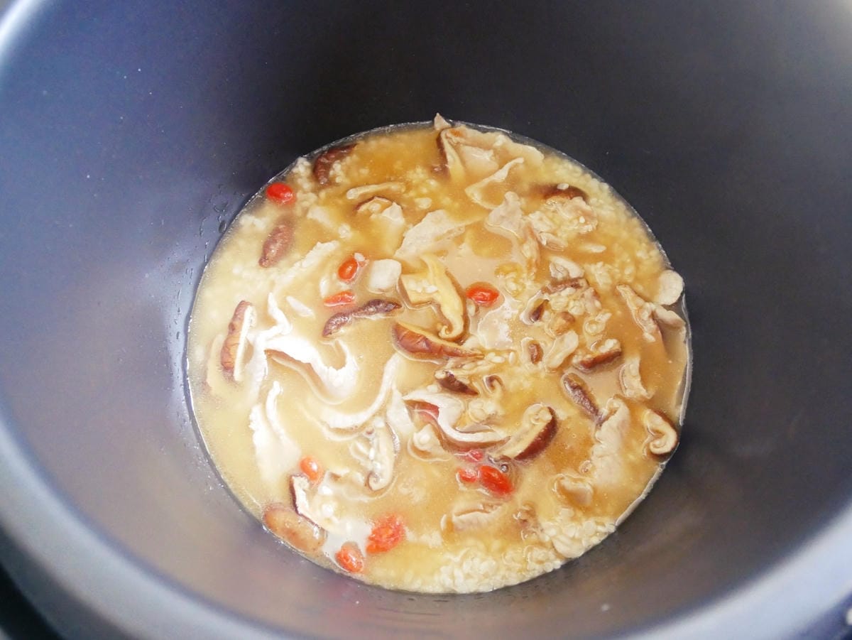 [My Little Kitchen] 簡單做「麻油松阪豬飯