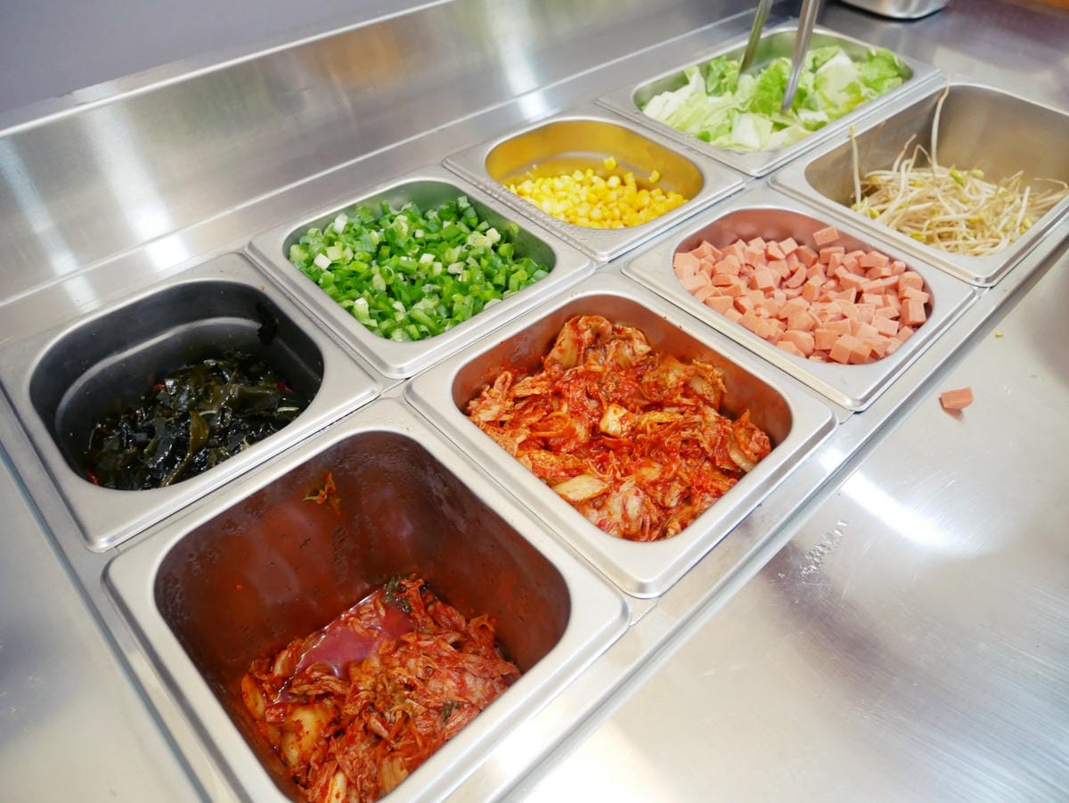 高雄楠梓「韓金智能拉麵店」自動煮麵機、多樣免費配料隨你加!! 高雄楠梓「韓金智能拉麵店」自動煮麵機、多樣免費配料隨你加!!