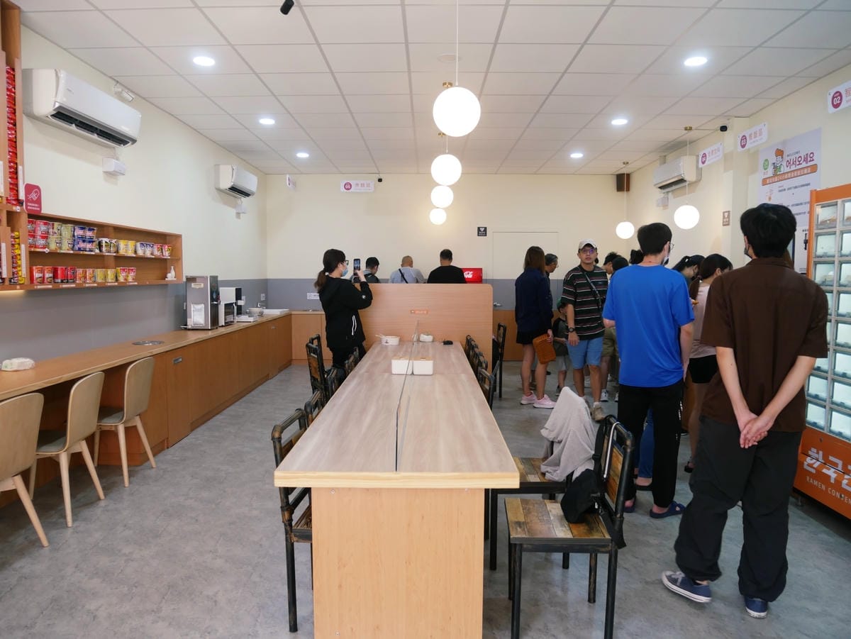 高雄楠梓「韓金智能拉麵店」自動煮麵機、多樣免費配料隨你加!! 高雄楠梓「韓金智能拉麵店」自動煮麵機、多樣免費配料隨你加!!