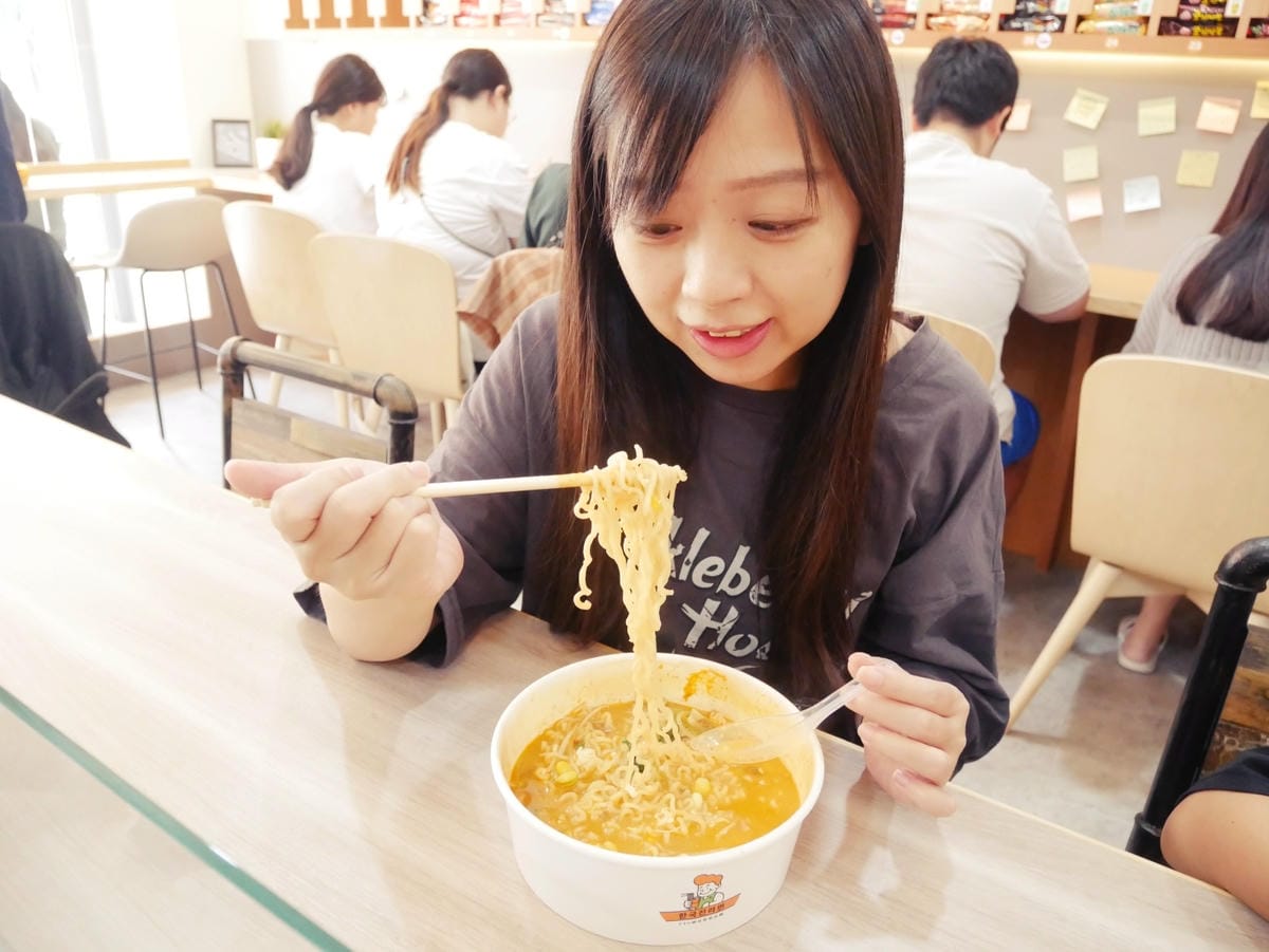 高雄楠梓「韓金智能拉麵店」自動煮麵機、多樣免費配料隨你加!! 高雄楠梓「韓金智能拉麵店」自動煮麵機、多樣免費配料隨你加!!