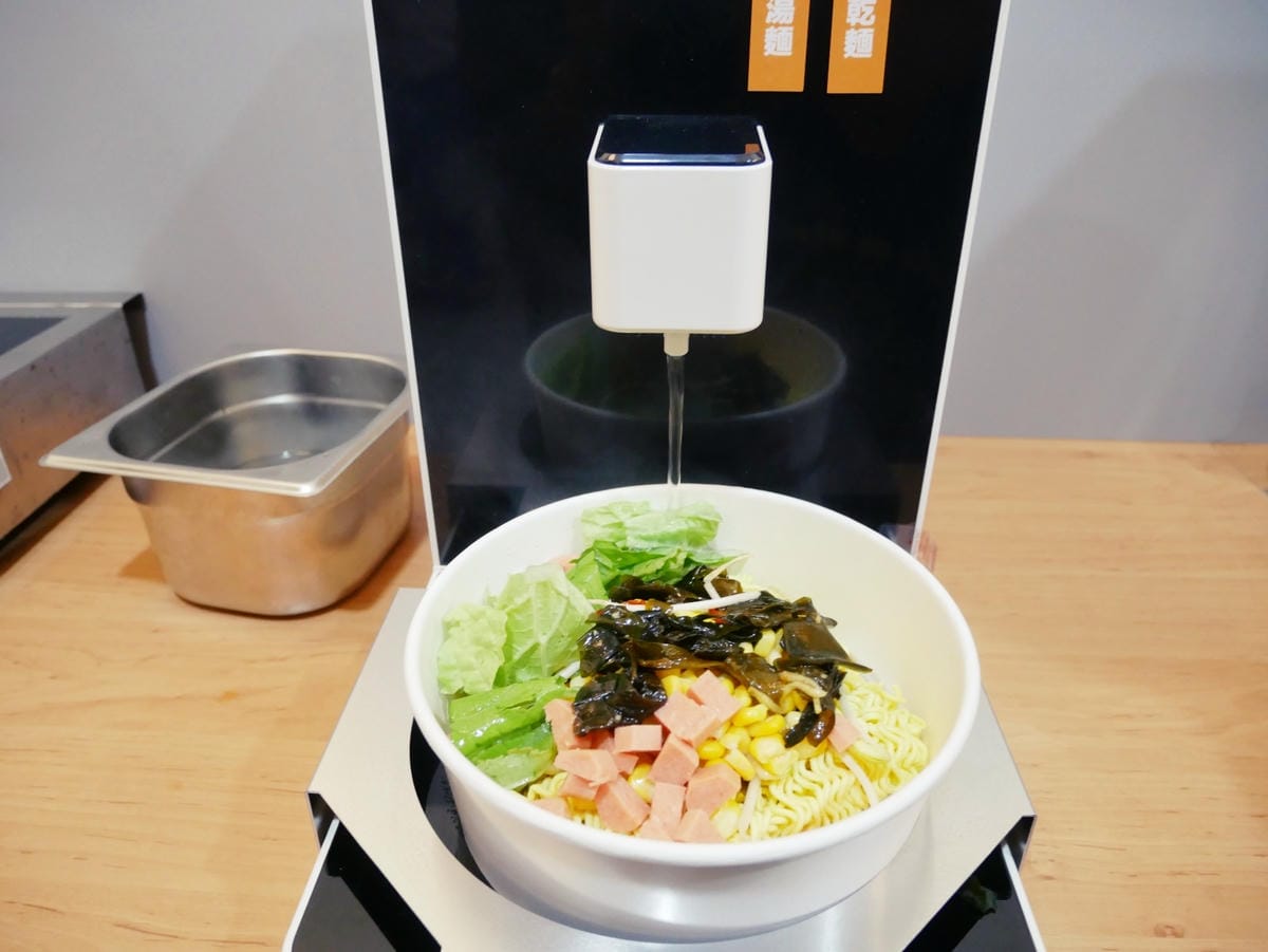 高雄楠梓「韓金智能拉麵店」自動煮麵機、多樣免費配料隨你加!! 高雄楠梓「韓金智能拉麵店」自動煮麵機、多樣免費配料隨你加!!