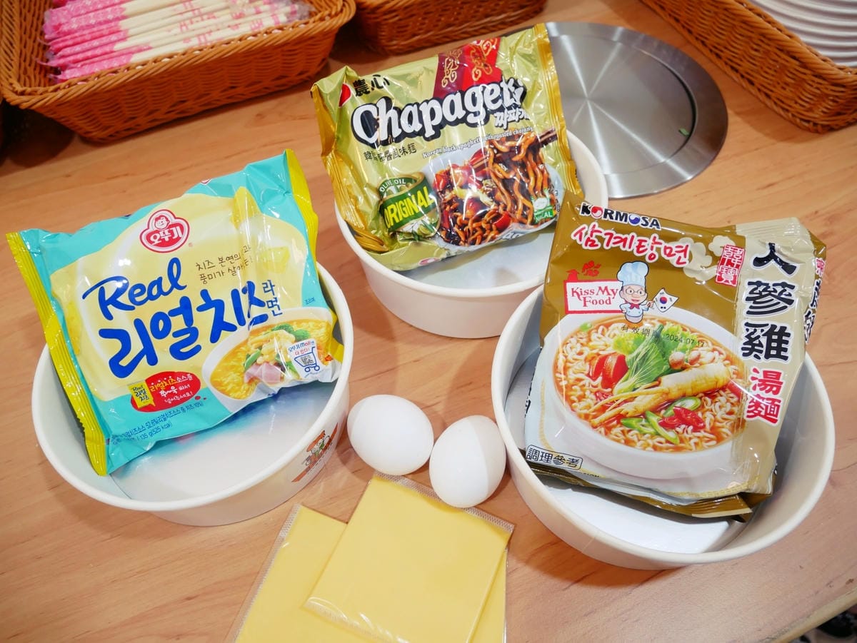 高雄楠梓「韓金智能拉麵店」自動煮麵機、多樣免費配料隨你加!! 高雄楠梓「韓金智能拉麵店」自動煮麵機、多樣免費配料隨你加!!