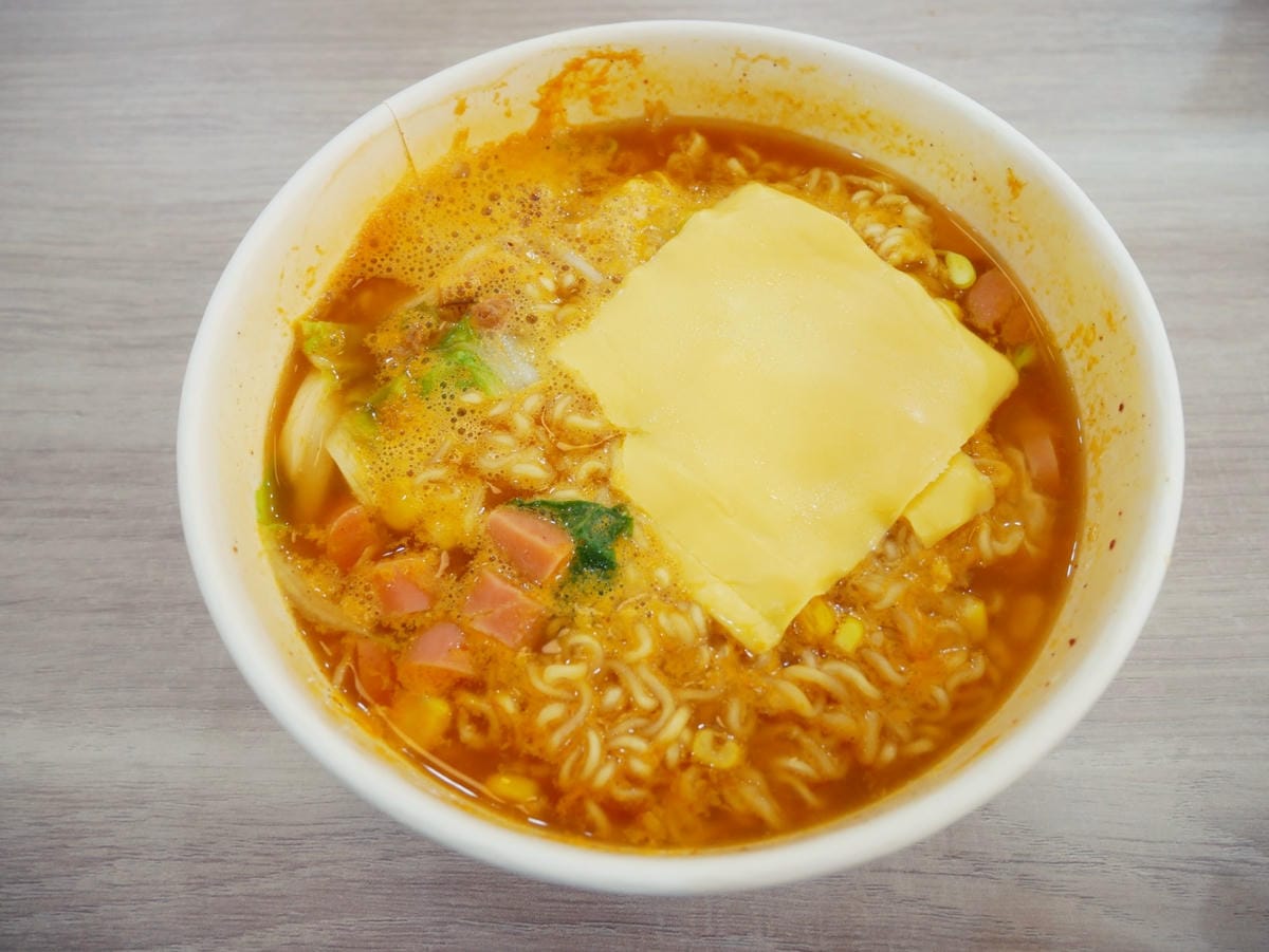 高雄楠梓「韓金智能拉麵店」自動煮麵機、多樣免費配料隨你加!! 高雄楠梓「韓金智能拉麵店」自動煮麵機、多樣免費配料隨你加!!
