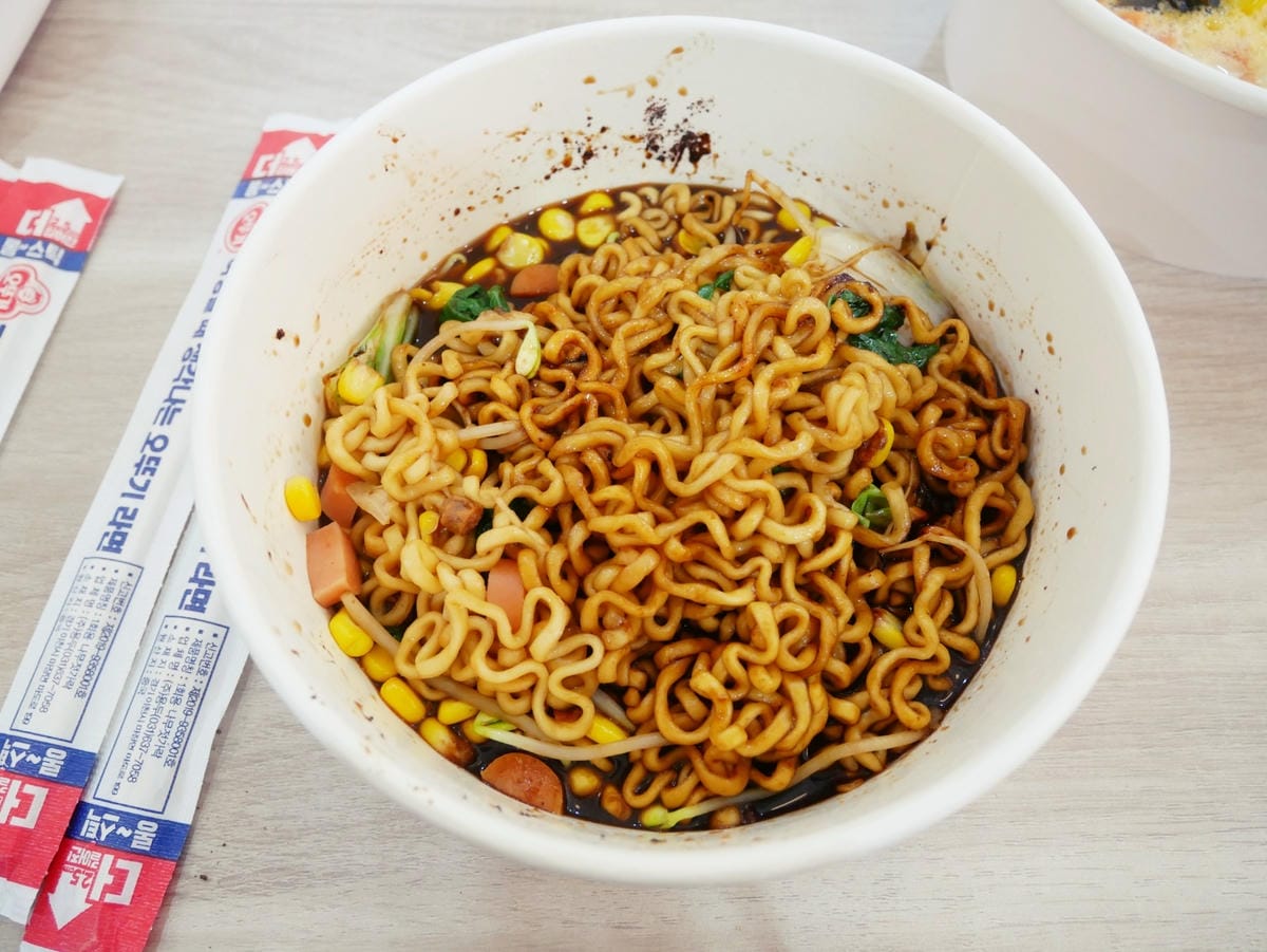 高雄楠梓「韓金智能拉麵店」自動煮麵機、多樣免費配料隨你加!! 高雄楠梓「韓金智能拉麵店」自動煮麵機、多樣免費配料隨你加!!
