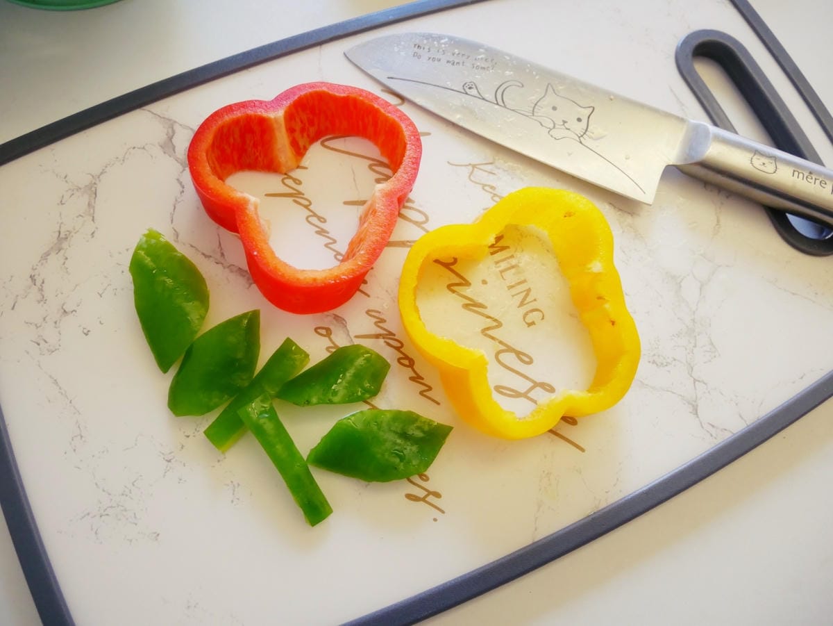 [My Little Kitchen] 漂亮的「彩椒花朵吐司