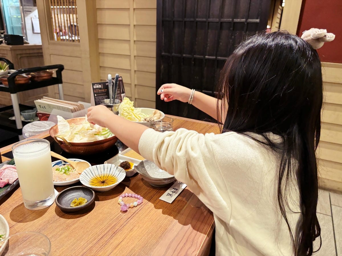 台南新天地「黑毛屋」湯頭濃郁、還有限定的柚子鍋喔!! 台南新天地「黑毛屋」湯頭濃郁、還有限定的柚子鍋喔!!