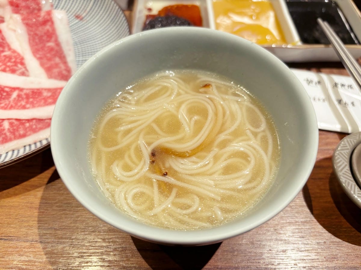 台南新天地「黑毛屋」湯頭濃郁、還有限定的柚子鍋喔!! 台南新天地「黑毛屋」湯頭濃郁、還有限定的柚子鍋喔!!