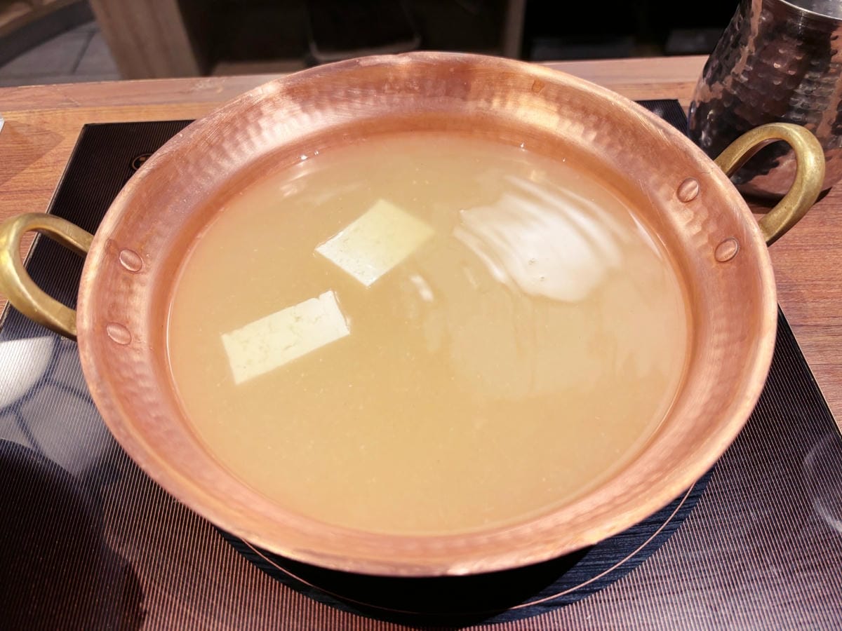 台南新天地「黑毛屋」湯頭濃郁、還有限定的柚子鍋喔!! 台南新天地「黑毛屋」湯頭濃郁、還有限定的柚子鍋喔!!